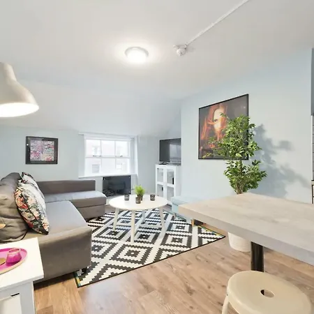 Frederick Self Check-in Apartament